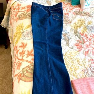 Levi jeans dark blue wash.